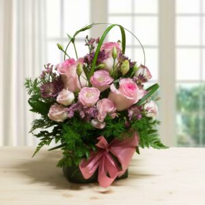 composizione floreale My Girl con rose rosa in cesto