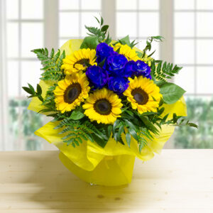 Girasoli e rose blu
